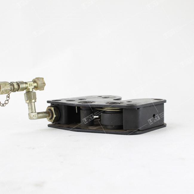 Фото: 5002170-C0100 Замок кабины гидравлический (гидрозамок) левый 5002170-C0100