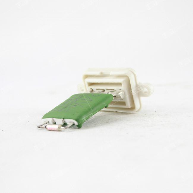 Фото: 8112040-C0100 Реле отопителя (10510600)  8112040-C0100