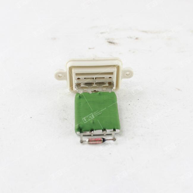 Фото: 8112040-C0100 Реле отопителя (10510600)  8112040-C0100