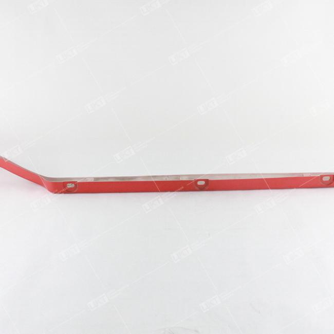 Фото: 8406059-C0100 Кожух бампера (нафарника) декоративный левый тягач (красный) 8406059-C0100