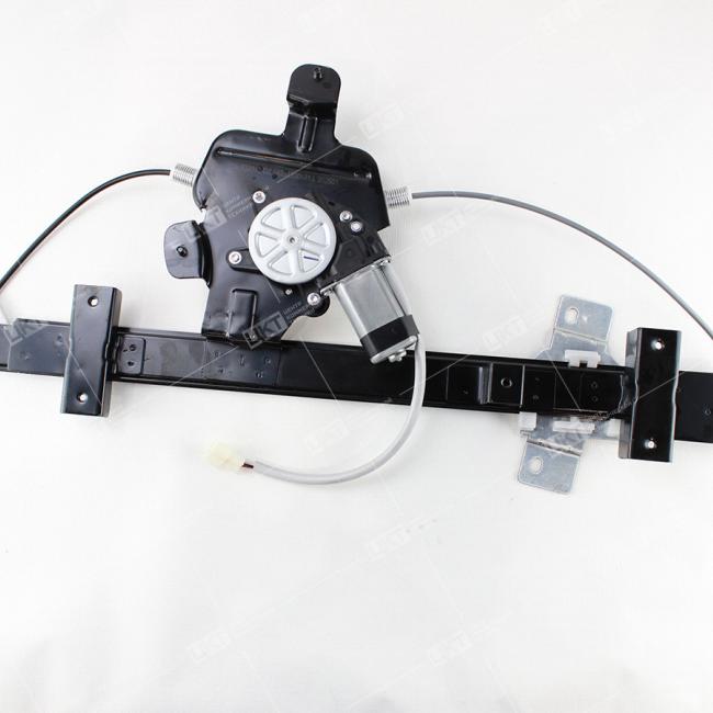 Фото: DZ14251330031 Стеклоподъемник левой двери (с электроприводом) DZ14251330031