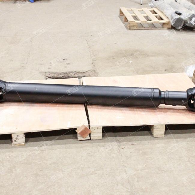 Фото: DZ9114315176 Вал карданный (от КП до среднего моста, 6х4) DZ9114315176