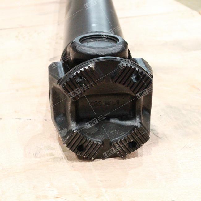 Фото: DZ9114315176 Вал карданный (от КП до среднего моста, 6х4) DZ9114315176