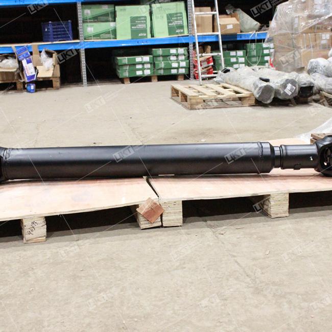 Фото: DZ9114315176 Вал карданный (от КП до среднего моста, 6х4) DZ9114315176