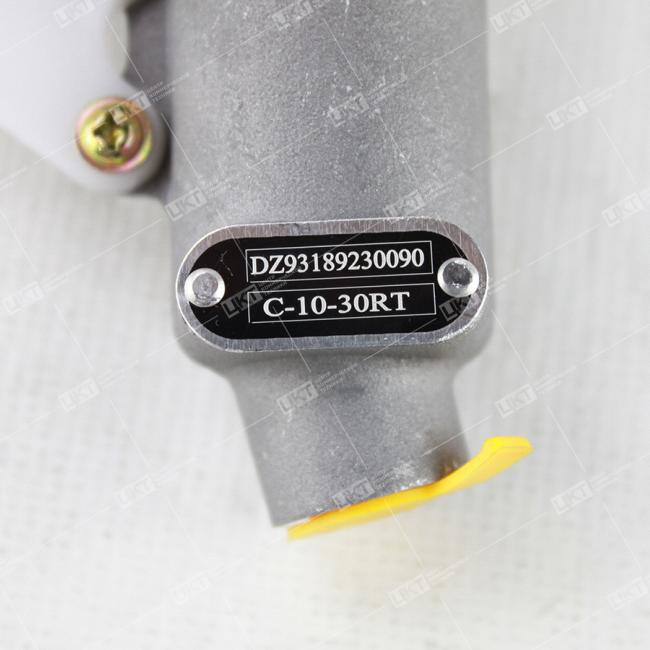 Фото: DZ93189230090 Главный цилиндр сцепления (с бачком) DZ93189230090