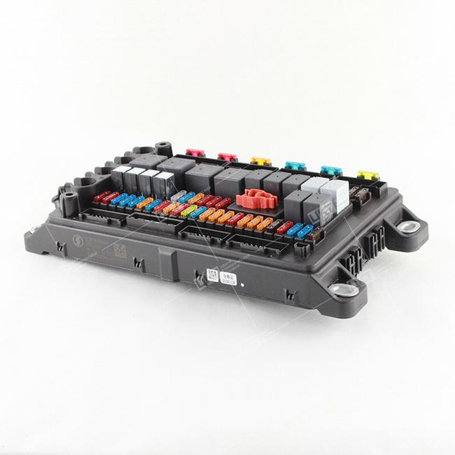 Фото: DZ97189584260 Блок предохранителей центральный SHACMAN X5000, 430