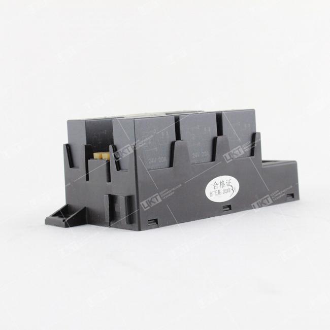 Фото: DZ97189584275 Блок реле и предохраниетелей SHACMAN X5000 (6 реле)