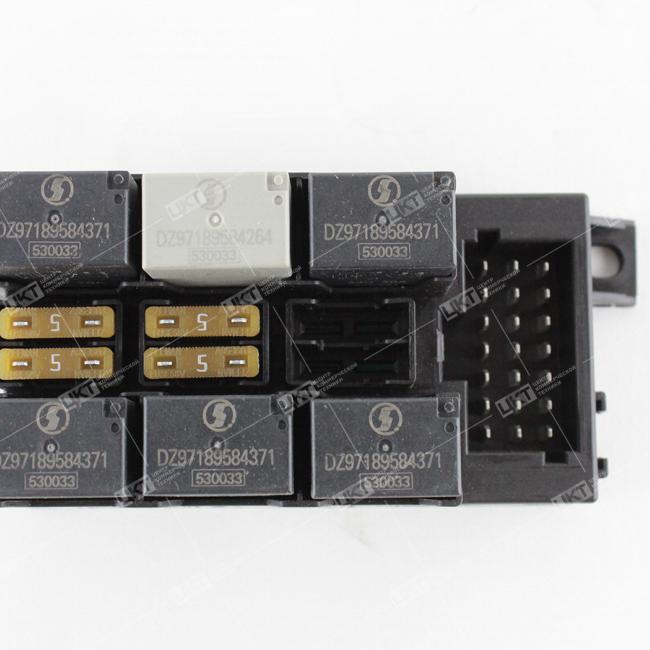 Фото: DZ97189584275 Блок реле и предохраниетелей SHACMAN X5000 (6 реле)